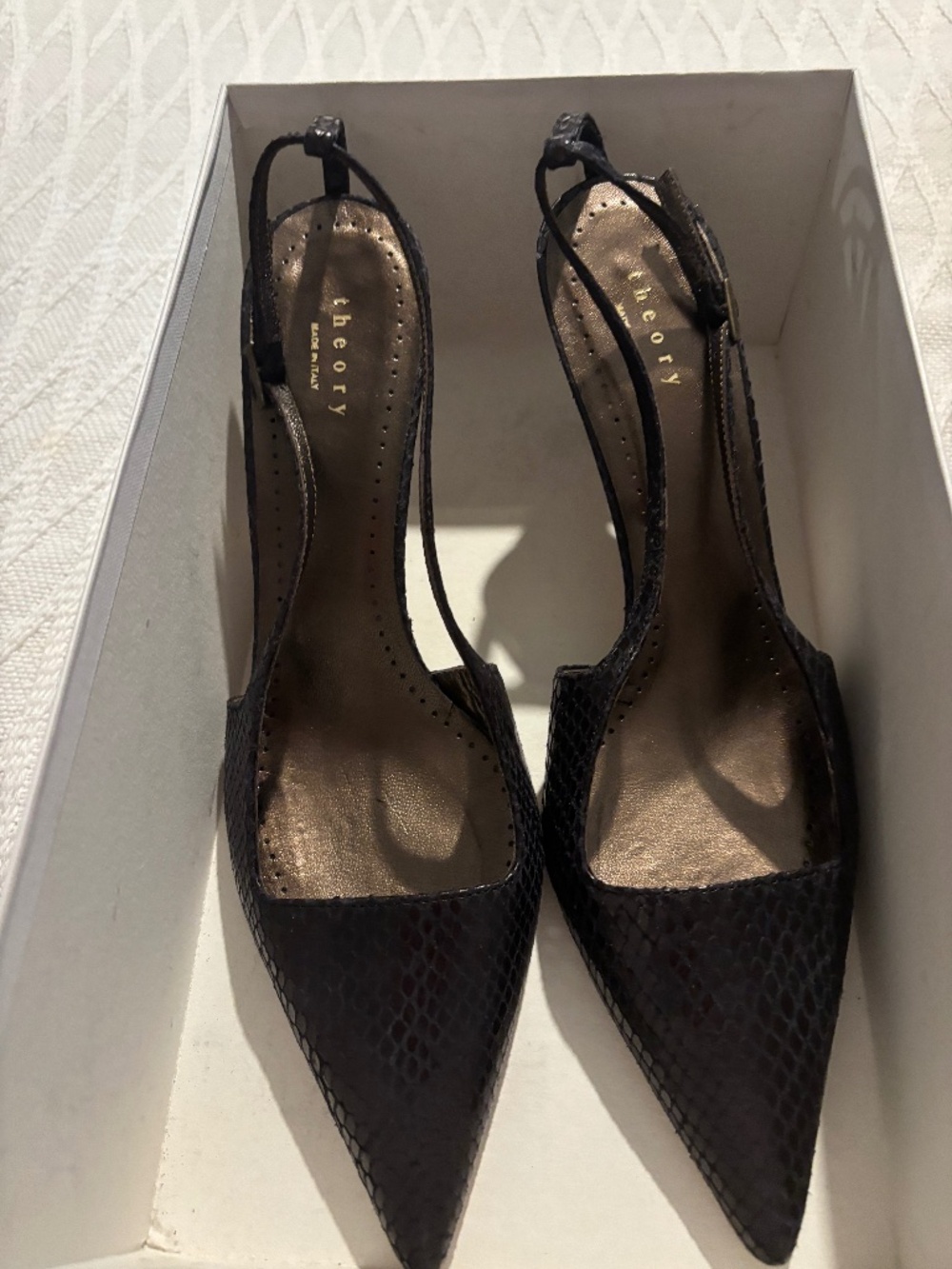 3 inch vintage theory black strapped heels